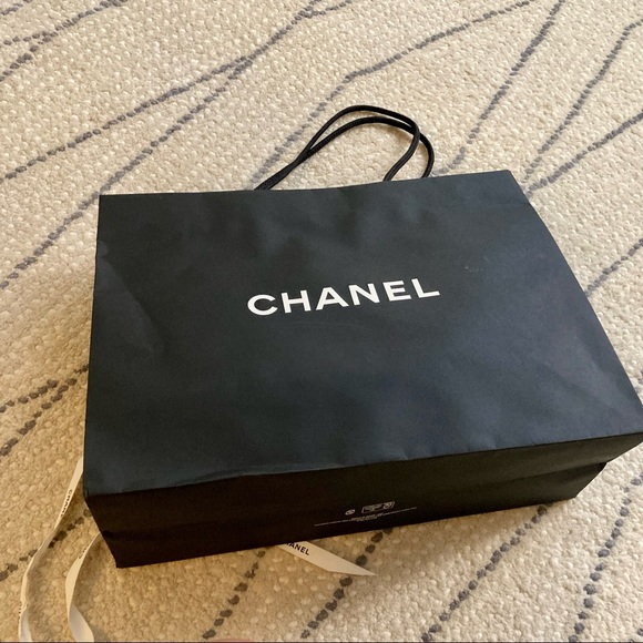 AUTHENTIC CHANEL 2022 - Large Chanel shopping gift bag with ribbon - Picture 4 of 8
